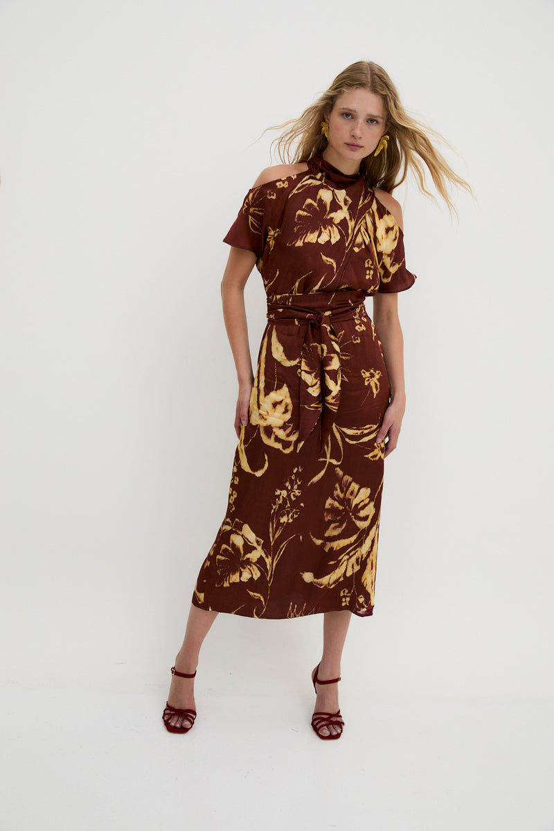 POSITIONAL SHOULDER BROWN DRESS